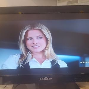Insignia 19" LED TV  NS-19E310A13 W/Remote